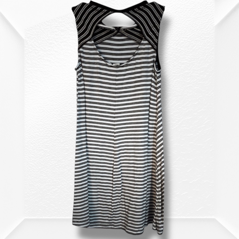🌺GAP SLEEVELESS 𝐒𝐓𝐑𝐈𝐏𝐏𝐄𝐃 𝐎𝐏𝐄𝐍 𝐁𝐀𝐂𝐊 𝐃𝐑𝐄𝐒𝐒 - Picture 2 of 4